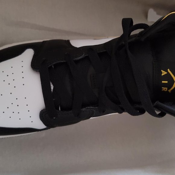 Air Jordan Mid GS - Brand New  Size 7Y - Picture 10 of 13